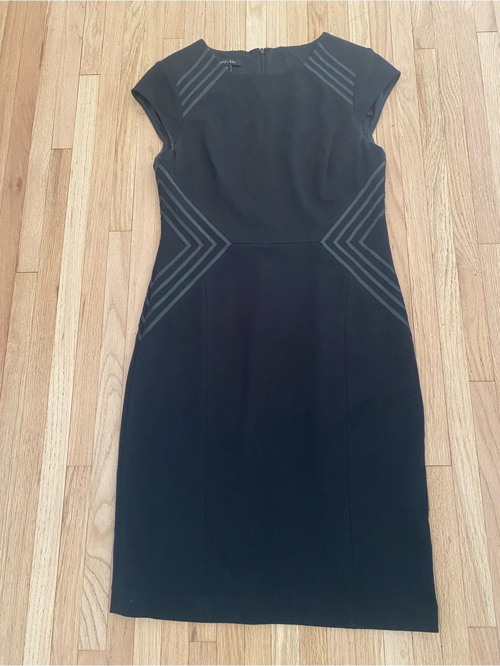 Ivy + Blu office siren geometric accent LBD fitted knit cap sleeve dress 8